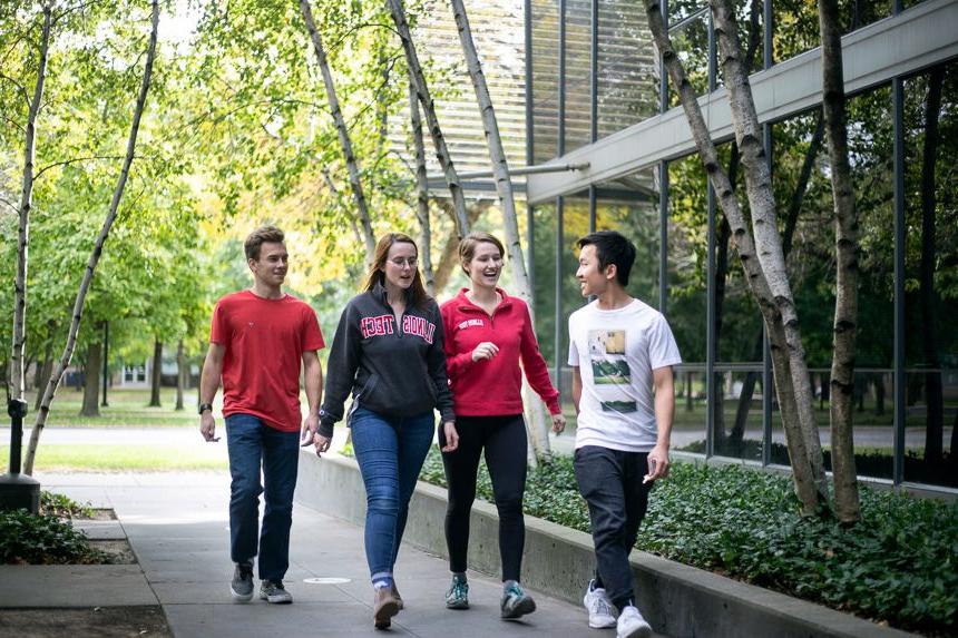 Four friends walk to their rooms in SSV